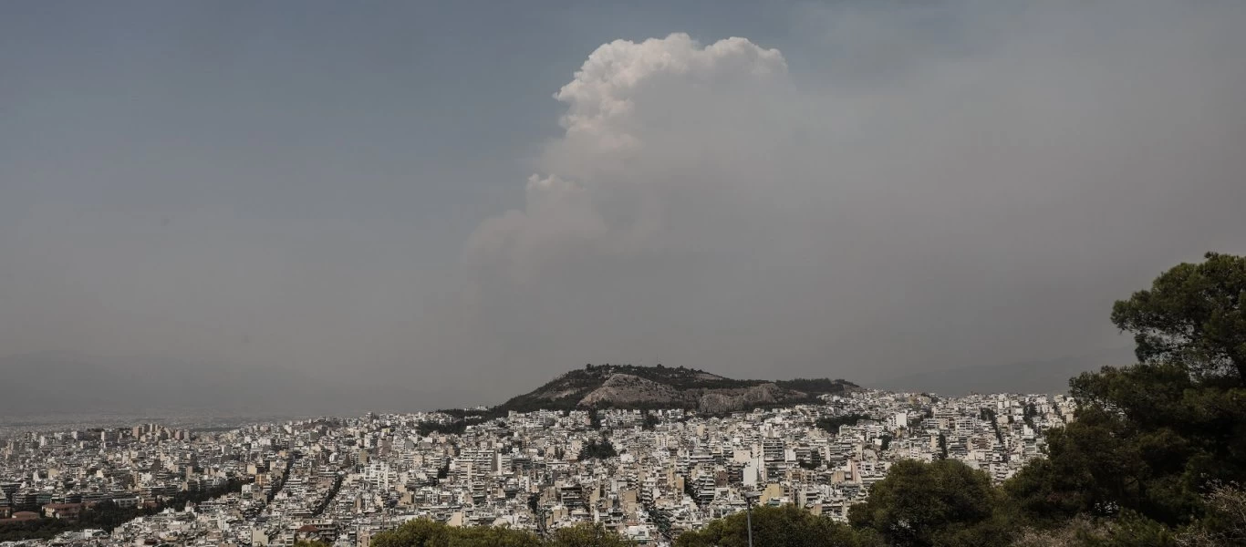 «Πνίγεται» στους καπνούς η Αττική: Ποιες περιοχές αντιμετωπίζουν έντονο πρόβλημα (φώτο)